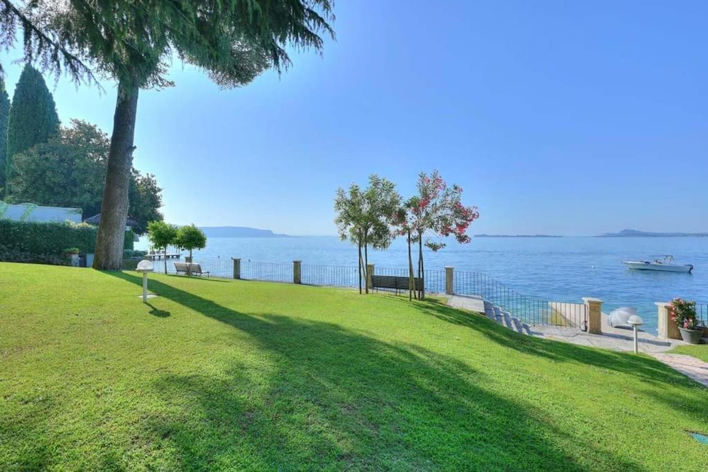Appartamento 33 Rose Gardone Riviera Exterior photo